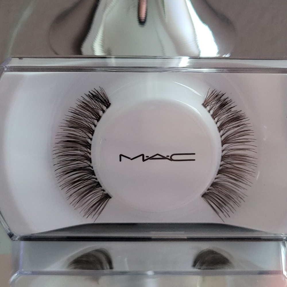 New Mac Dark Brown Eyelashes